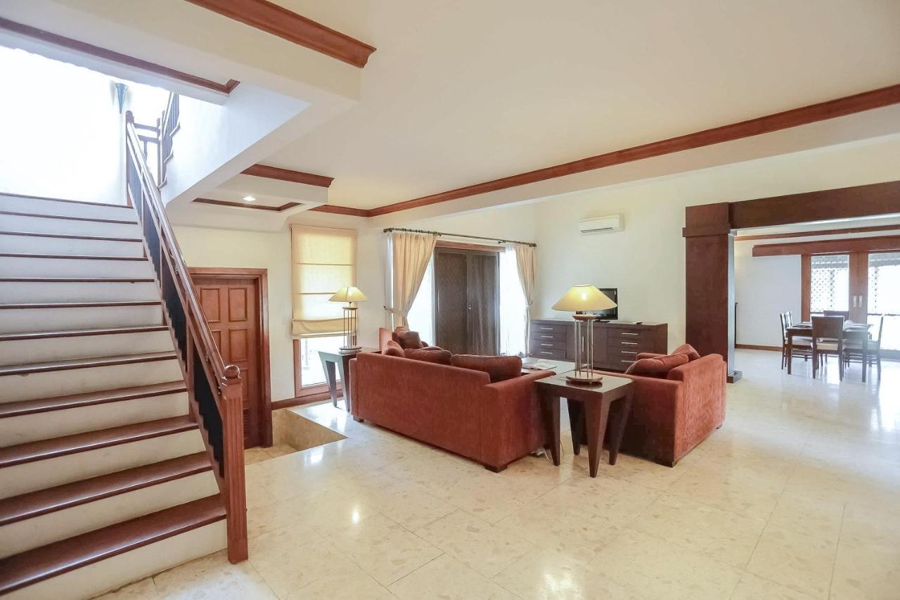 Whiz Prime Hotel Darmo Harapan Surabaya Eksteriør billede