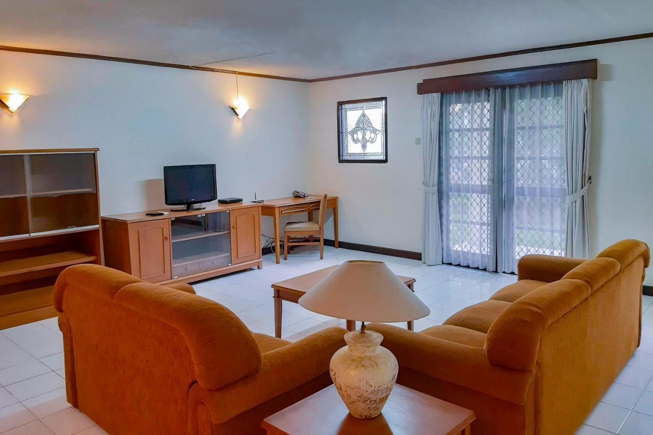 Whiz Prime Hotel Darmo Harapan Surabaya Eksteriør billede