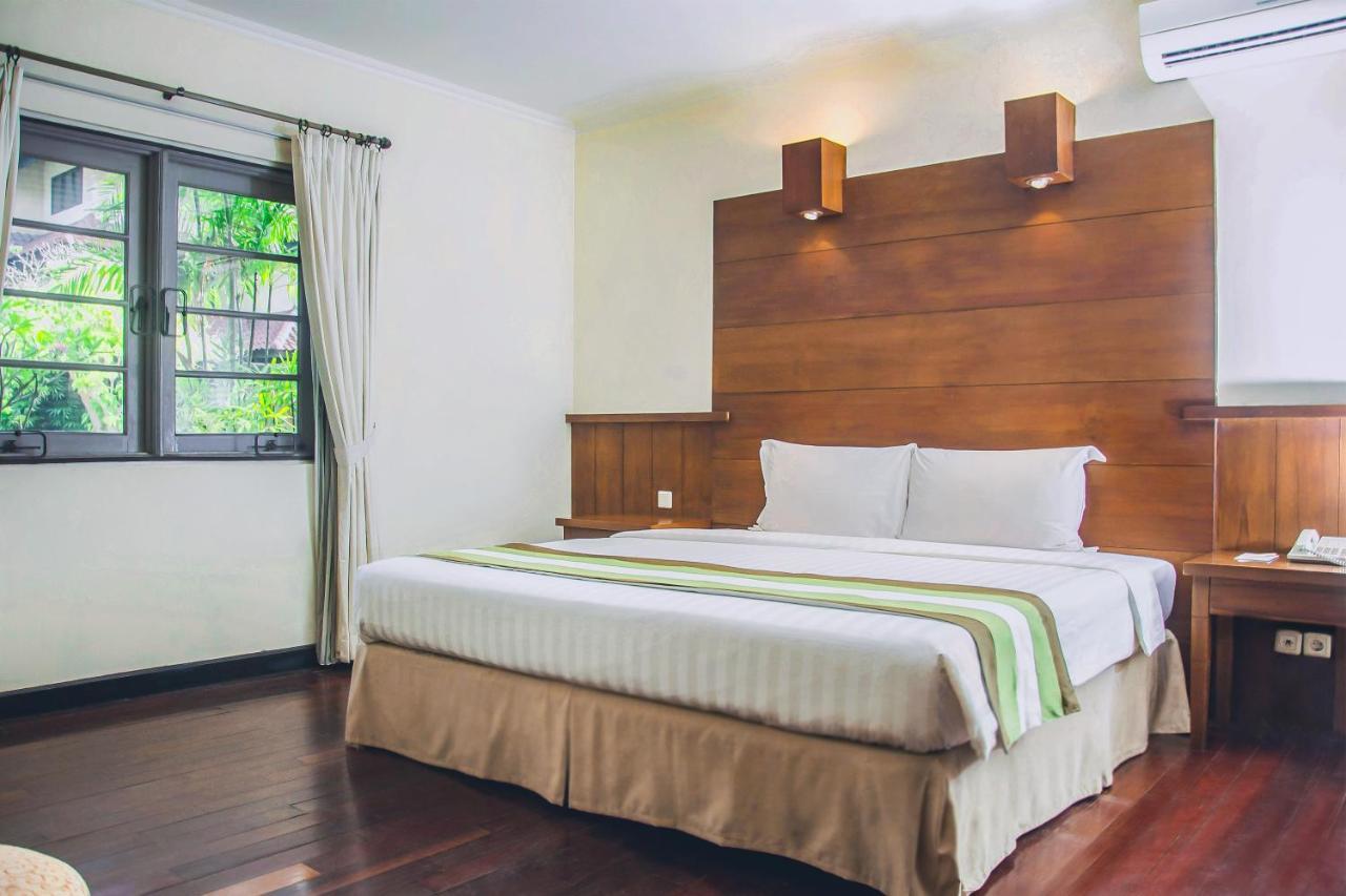 Whiz Prime Hotel Darmo Harapan Surabaya Eksteriør billede