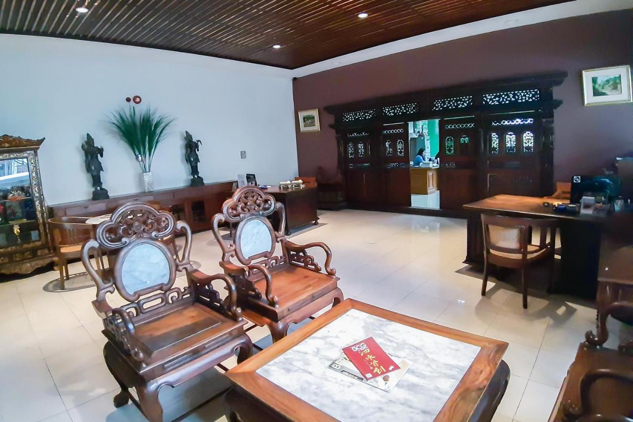 Whiz Prime Hotel Darmo Harapan Surabaya Eksteriør billede