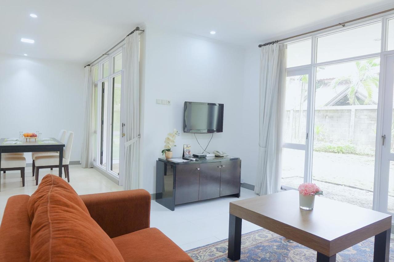 Whiz Prime Hotel Darmo Harapan Surabaya Eksteriør billede
