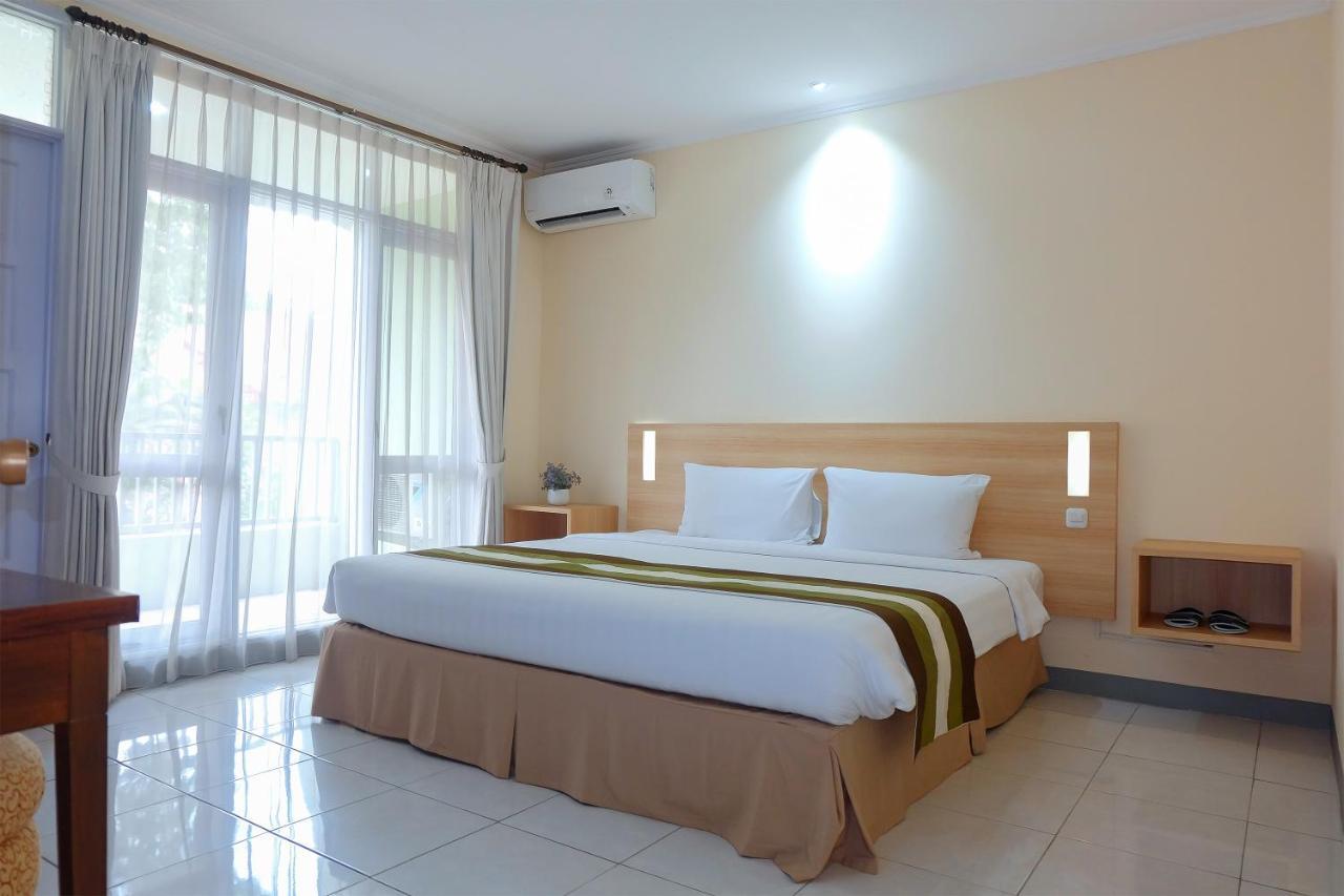 Whiz Prime Hotel Darmo Harapan Surabaya Eksteriør billede