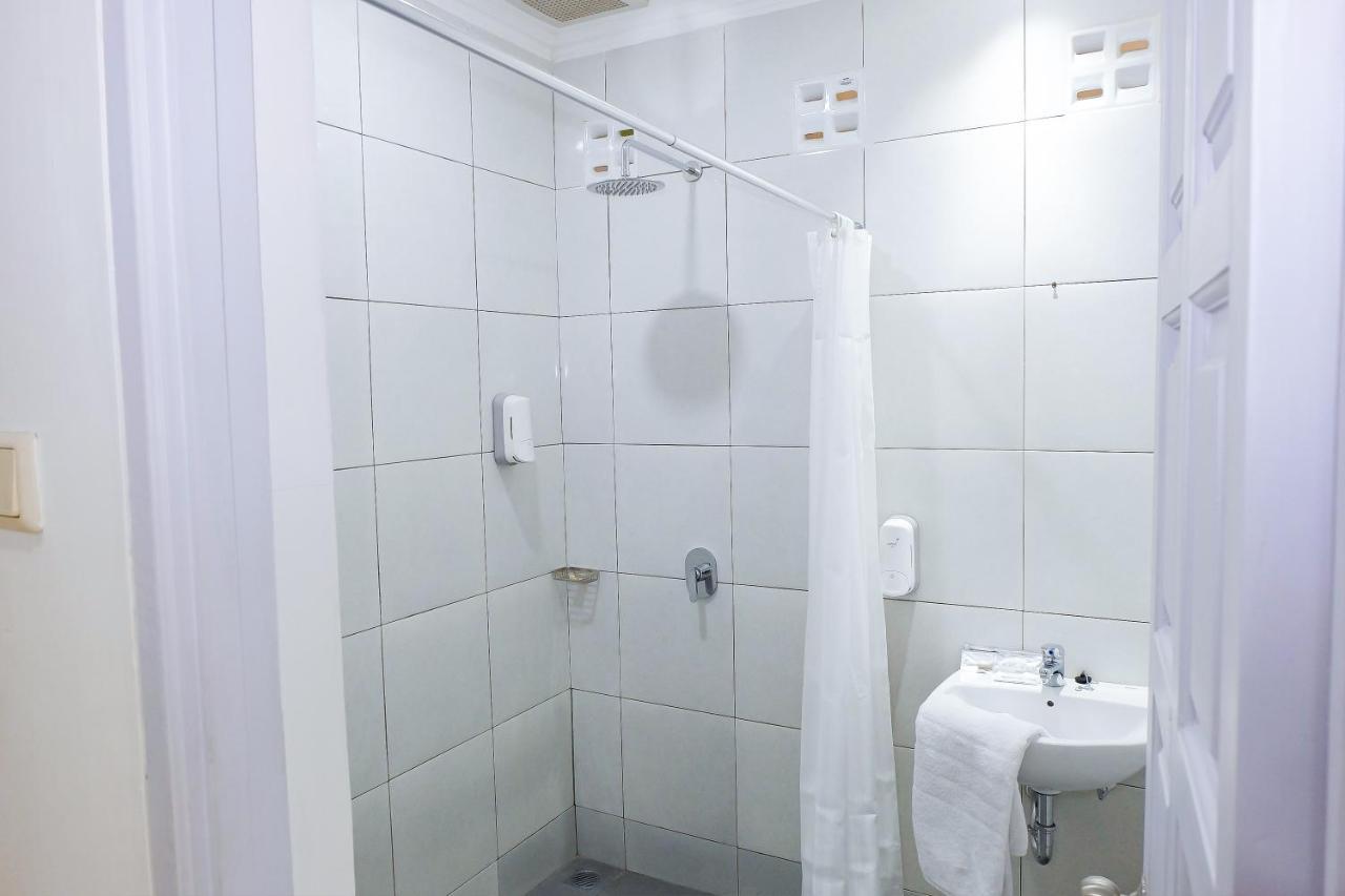 Whiz Prime Hotel Darmo Harapan Surabaya Eksteriør billede
